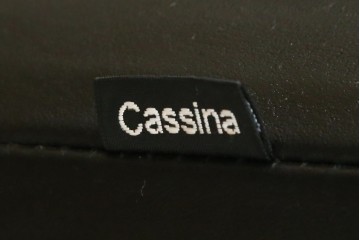 中古　極美品　短期4か月数回のみ使用!!　Cassina(カッシーナ)　MARALUNGA(マラルンガ)　本革(FZランク)　高級感ある佇まいの3人掛けワイドソファ　定価約284万円　(R-073331)