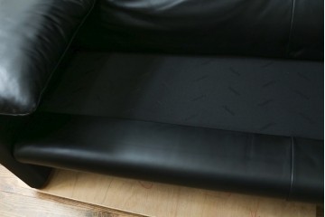 中古　極美品　短期4か月数回のみ使用!!　Cassina(カッシーナ)　MARALUNGA(マラルンガ)　本革(FZランク)　高級感ある佇まいの3人掛けワイドソファ　定価約284万円　(R-073331)