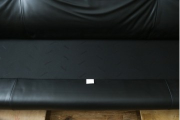 中古　極美品　短期4か月数回のみ使用!!　Cassina(カッシーナ)　MARALUNGA(マラルンガ)　本革(FZランク)　高級感ある佇まいの3人掛けワイドソファ　定価約284万円　(R-073331)