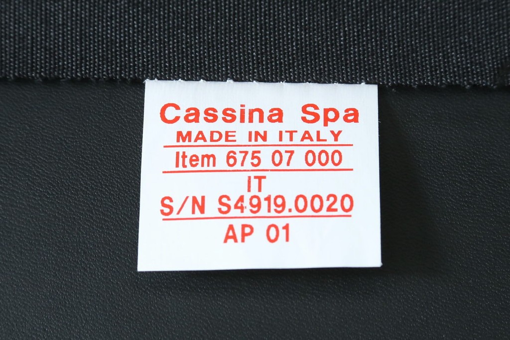 中古　極美品　短期4か月数回のみ使用!!　Cassina(カッシーナ)　MARALUNGA(マラルンガ)　本革(FZランク)　高級感ある佇まいの3人掛けワイドソファ　定価約284万円　(R-073331)