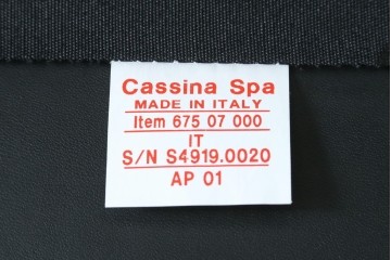 中古　極美品　短期4か月数回のみ使用!!　Cassina(カッシーナ)　MARALUNGA(マラルンガ)　本革(FZランク)　高級感ある佇まいの3人掛けワイドソファ　定価約284万円　(R-073331)