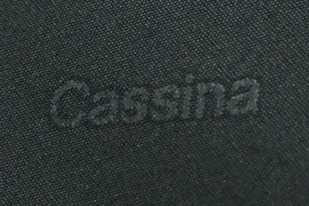 中古　極美品　短期4か月数回のみ使用!!　Cassina(カッシーナ)　MARALUNGA(マラルンガ)　本革(FZランク)　高級感ある佇まいの3人掛けワイドソファ　定価約284万円　(R-073331)