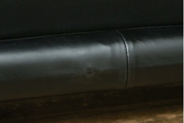 中古　極美品　短期4か月数回のみ使用!!　Cassina(カッシーナ)　MARALUNGA(マラルンガ)　本革(FZランク)　高級感ある佇まいの3人掛けワイドソファ　定価約284万円　(R-073331)