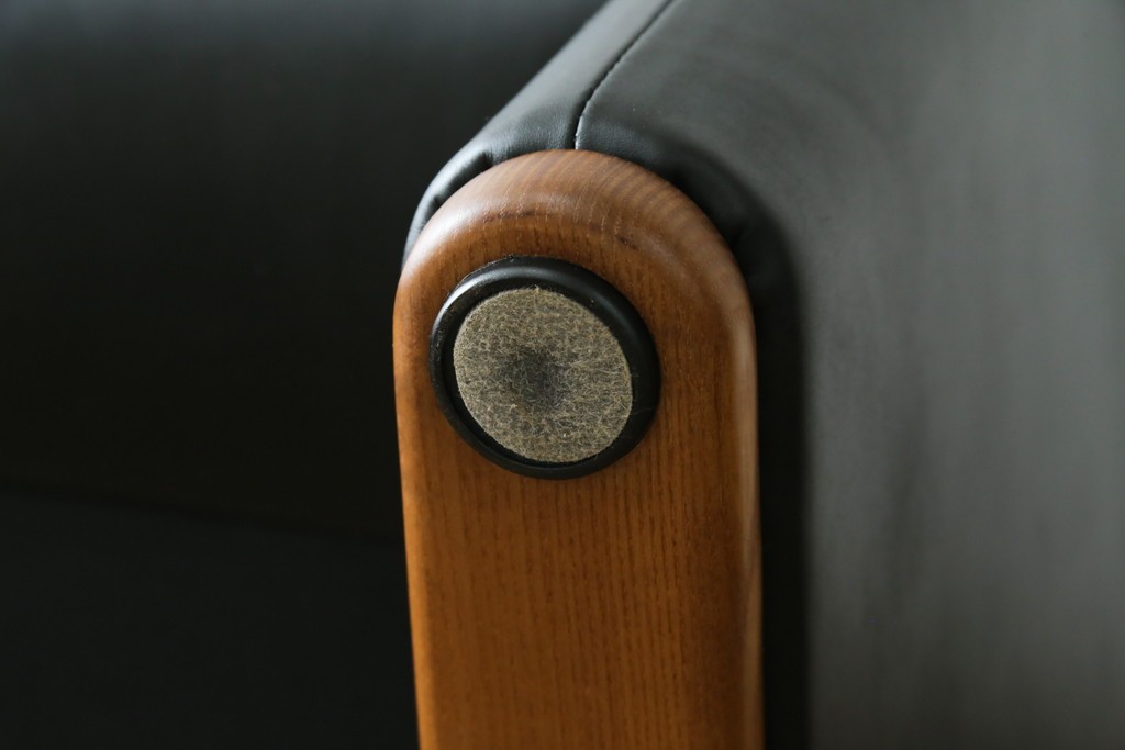中古　極美品　短期4か月数回のみ使用!!　Cassina(カッシーナ)　MARALUNGA(マラルンガ)　本革(FZランク)　高級感ある佇まいの3人掛けワイドソファ　定価約284万円　(R-073331)