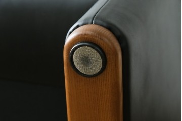 中古　極美品　短期4か月数回のみ使用!!　Cassina(カッシーナ)　MARALUNGA(マラルンガ)　本革(FZランク)　高級感ある佇まいの3人掛けワイドソファ　定価約284万円　(R-073331)