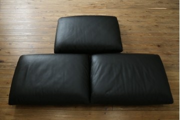 中古　極美品　短期4か月数回のみ使用!!　Cassina(カッシーナ)　MARALUNGA(マラルンガ)　本革(FZランク)　高級感ある佇まいの3人掛けワイドソファ　定価約284万円　(R-073331)