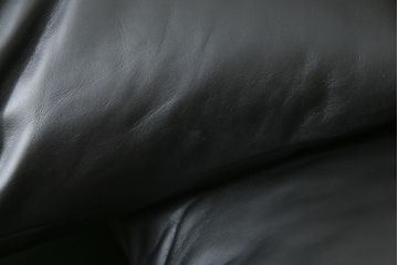 中古　極美品　短期4か月数回のみ使用!!　Cassina(カッシーナ)　MARALUNGA(マラルンガ)　本革(FZランク)　高級感ある佇まいの3人掛けソファ(レザー、三人掛け、3P)(定価約260万円)(R-073332)