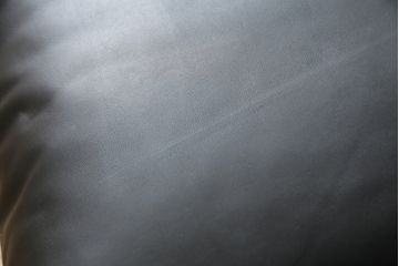 中古　極美品　短期4か月数回のみ使用!!　Cassina(カッシーナ)　MARALUNGA(マラルンガ)　本革(FZランク)　高級感ある佇まいの3人掛けソファ(レザー、三人掛け、3P)(定価約260万円)(R-073332)