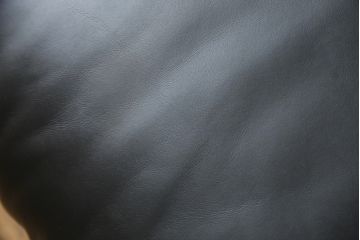 中古　極美品　短期4か月数回のみ使用!!　Cassina(カッシーナ)　MARALUNGA(マラルンガ)　本革(FZランク)　高級感ある佇まいの3人掛けソファ(レザー、三人掛け、3P)(定価約260万円)(R-073332)