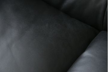 中古　極美品　短期4か月数回のみ使用!!　Cassina(カッシーナ)　MARALUNGA(マラルンガ)　本革(FZランク)　高級感ある佇まいの3人掛けソファ(レザー、三人掛け、3P)(定価約260万円)(R-073332)