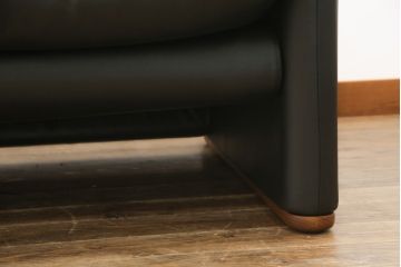 中古　極美品　短期4か月数回のみ使用!!　Cassina(カッシーナ)　MARALUNGA(マラルンガ)　本革(FZランク)　高級感ある佇まいの3人掛けソファ(レザー、三人掛け、3P)(定価約260万円)(R-073332)