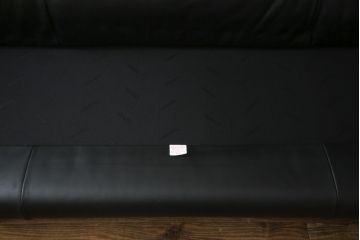 中古　極美品　短期4か月数回のみ使用!!　Cassina(カッシーナ)　MARALUNGA(マラルンガ)　本革(FZランク)　高級感ある佇まいの3人掛けソファ(レザー、三人掛け、3P)(定価約260万円)(R-073332)