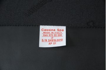 中古　極美品　短期4か月数回のみ使用!!　Cassina(カッシーナ)　MARALUNGA(マラルンガ)　本革(FZランク)　高級感ある佇まいの3人掛けソファ(レザー、三人掛け、3P)(定価約260万円)(R-073332)