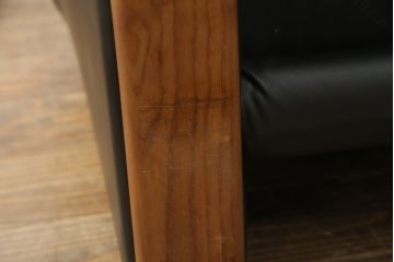 中古　極美品　短期4か月数回のみ使用!!　Cassina(カッシーナ)　MARALUNGA(マラルンガ)　本革(FZランク)　高級感ある佇まいの3人掛けソファ(レザー、三人掛け、3P)(定価約260万円)(R-073332)