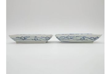 江戸期　大明成化年製　古伊万里　染付　蛸唐草　松竹梅文　約21cm　6.7寸　意匠を凝らしたデザインが素敵な長皿2枚セット(角皿、和皿、和食器、六寸七分)(R-073344)
