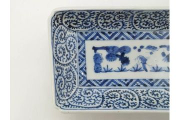 江戸期　大明成化年製　古伊万里　染付　蛸唐草　松竹梅文　約21cm　6.7寸　意匠を凝らしたデザインが素敵な長皿2枚セット(角皿、和皿、和食器、六寸七分)(R-073344)