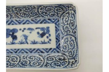 江戸期　大明成化年製　古伊万里　染付　蛸唐草　松竹梅文　約21cm　6.7寸　意匠を凝らしたデザインが素敵な長皿2枚セット(角皿、和皿、和食器、六寸七分)(R-073344)