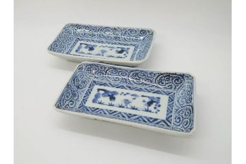 江戸期　大明成化年製　古伊万里　染付　蛸唐草　松竹梅文　約20cm　6.7寸　意匠を凝らしたデザインが素敵な長皿2枚セット(角皿、和皿、和食器、六寸七分)(R-073345)