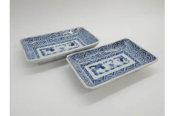 江戸期　大明成化年製　古伊万里　染付　蛸唐草　松竹梅文　約20cm　6.7寸　意匠を凝らしたデザインが素敵な長皿2枚セット(角皿、和皿、和食器、六寸七分)(R-073345)