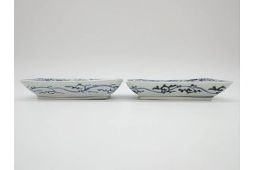 江戸期　大明成化年製　古伊万里　染付　蛸唐草　松竹梅文　約20cm　6.7寸　意匠を凝らしたデザインが素敵な長皿2枚セット(角皿、和皿、和食器、六寸七分)(R-073345)