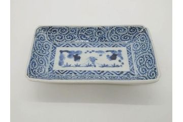 江戸期　大明成化年製　古伊万里　染付　蛸唐草　松竹梅文　約20cm　6.7寸　意匠を凝らしたデザインが素敵な長皿2枚セット(角皿、和皿、和食器、六寸七分)(R-073345)