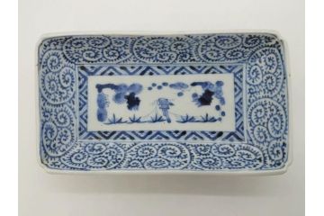 江戸期　大明成化年製　古伊万里　染付　蛸唐草　松竹梅文　約20cm　6.7寸　意匠を凝らしたデザインが素敵な長皿2枚セット(角皿、和皿、和食器、六寸七分)(R-073345)