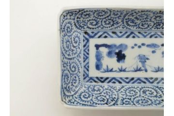 江戸期　大明成化年製　古伊万里　染付　蛸唐草　松竹梅文　約20cm　6.7寸　意匠を凝らしたデザインが素敵な長皿2枚セット(角皿、和皿、和食器、六寸七分)(R-073345)