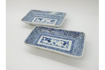 江戸期　大明成化年製　古伊万里　染付　蛸唐草　松竹梅文　約20cm　6.7寸　意匠を凝らしたデザインが素敵な長皿2枚セット(角皿、和皿、和食器、六寸七分)(R-073346)
