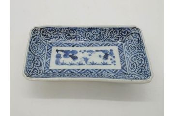 江戸期　大明成化年製　古伊万里　染付　蛸唐草　松竹梅文　約20cm　6.7寸　意匠を凝らしたデザインが素敵な長皿2枚セット(角皿、和皿、和食器、六寸七分)(R-073346)