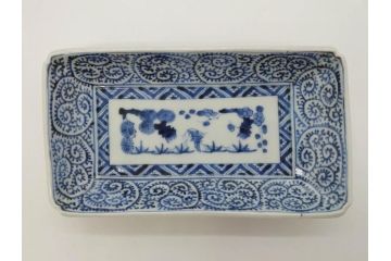 江戸期　大明成化年製　古伊万里　染付　蛸唐草　松竹梅文　約20cm　6.7寸　意匠を凝らしたデザインが素敵な長皿2枚セット(角皿、和皿、和食器、六寸七分)(R-073346)