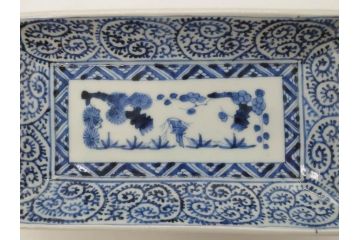 江戸期　大明成化年製　古伊万里　染付　蛸唐草　松竹梅文　約20cm　6.7寸　意匠を凝らしたデザインが素敵な長皿2枚セット(角皿、和皿、和食器、六寸七分)(R-073346)