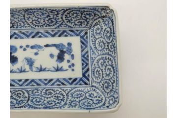 江戸期　大明成化年製　古伊万里　染付　蛸唐草　松竹梅文　約20cm　6.7寸　意匠を凝らしたデザインが素敵な長皿2枚セット(角皿、和皿、和食器、六寸七分)(R-073346)
