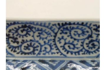 江戸期　大明成化年製　古伊万里　染付　蛸唐草　松竹梅文　約20cm　6.7寸　意匠を凝らしたデザインが素敵な長皿2枚セット(角皿、和皿、和食器、六寸七分)(R-073346)