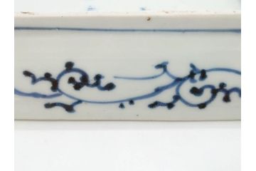 江戸期　大明成化年製　古伊万里　染付　蛸唐草　松竹梅文　約20cm　6.7寸　意匠を凝らしたデザインが素敵な長皿2枚セット(角皿、和皿、和食器、六寸七分)(R-073346)