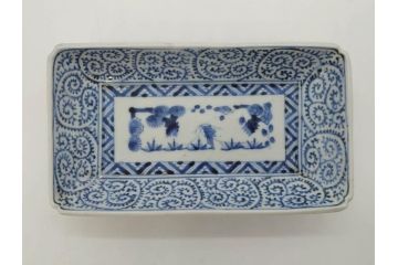 江戸期　大明成化年製　古伊万里　染付　蛸唐草　松竹梅文　約20cm　6.7寸　意匠を凝らしたデザインが素敵な長皿2枚セット(角皿、和皿、和食器、六寸七分)(R-073346)