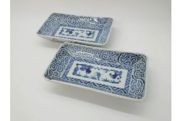 江戸期　大明成化年製　古伊万里　染付　蛸唐草　松竹梅文　約20cm　6.7寸　意匠を凝らしたデザインが素敵な長皿2枚セット(角皿、和皿、和食器、六寸七分)(R-073347)
