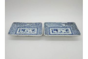 江戸期　大明成化年製　古伊万里　染付　蛸唐草　松竹梅文　約20cm　6.7寸　意匠を凝らしたデザインが素敵な長皿2枚セット(角皿、和皿、和食器、六寸七分)(R-073347)