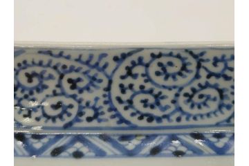 江戸期　大明成化年製　古伊万里　染付　蛸唐草　松竹梅文　約20cm　6.7寸　意匠を凝らしたデザインが素敵な長皿2枚セット(角皿、和皿、和食器、六寸七分)(R-073347)