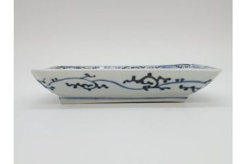江戸期　大明成化年製　古伊万里　染付　蛸唐草　松竹梅文　約20cm　6.7寸　意匠を凝らしたデザインが素敵な長皿2枚セット(角皿、和皿、和食器、六寸七分)(R-073347)