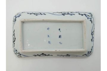 江戸期　大明成化年製　古伊万里　染付　蛸唐草　松竹梅文　約20cm　6.7寸　意匠を凝らしたデザインが素敵な長皿2枚セット(角皿、和皿、和食器、六寸七分)(R-073347)
