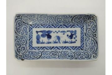 江戸期　大明成化年製　古伊万里　染付　蛸唐草　松竹梅文　約20cm　6.7寸　意匠を凝らしたデザインが素敵な長皿2枚セット(角皿、和皿、和食器、六寸七分)(R-073347)