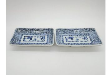 江戸期　大明成化年製　古伊万里　染付　蛸唐草　松竹梅文　約21cm　6.7寸　意匠を凝らしたデザインが素敵な長皿2枚セット(角皿、和皿、和食器、六寸七分)(R-073348)