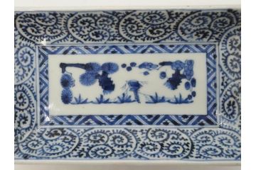 江戸期　大明成化年製　古伊万里　染付　蛸唐草　松竹梅文　約21cm　6.7寸　意匠を凝らしたデザインが素敵な長皿2枚セット(角皿、和皿、和食器、六寸七分)(R-073348)