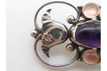 ヴィンテージアクセサリー　デンマーク　GEORG JENSEN(ジョージ・ジェンセン)　236A　シルバー925S　エレガントな装飾デザインが素敵なブローチ(silver、ビンテージ)(R-073362)