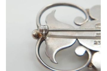 ヴィンテージアクセサリー　デンマーク　GEORG JENSEN(ジョージ・ジェンセン)　236A　シルバー925S　エレガントな装飾デザインが素敵なブローチ(silver、ビンテージ)(R-073362)