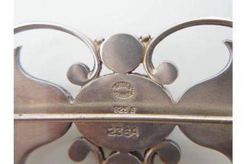 ヴィンテージアクセサリー　デンマーク　GEORG JENSEN(ジョージ・ジェンセン)　236A　シルバー925S　エレガントな装飾デザインが素敵なブローチ(silver、ビンテージ)(R-073362)