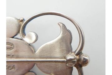 ヴィンテージアクセサリー　デンマーク　GEORG JENSEN(ジョージ・ジェンセン)　236A　シルバー925S　エレガントな装飾デザインが素敵なブローチ(silver、ビンテージ)(R-073362)