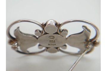 ヴィンテージアクセサリー　デンマーク　GEORG JENSEN(ジョージ・ジェンセン)　236A　シルバー925S　エレガントな装飾デザインが素敵なブローチ(silver、ビンテージ)(R-073362)
