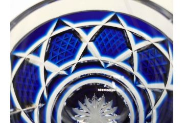 由水常雄監修　復刻　薩摩切子　美しいグラデーションが目を惹くぐい呑(ガラス、硝子、猪口、おちょこ、ぐい呑み、藍被せ、酒器、共箱付き)(R-073364)