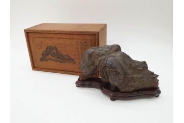 時代物　唐木台座　共箱付き　造形美に目を奪われる鑑賞石(中国古玩、漢詩、盆石、文人、唐物、置物、ディスプレイ、台座付き)(R-073365)